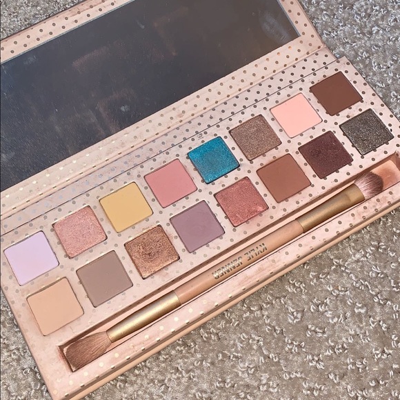 Kylie Jenner/Kylie cosmetics vacation palette - Picture 2 of 2